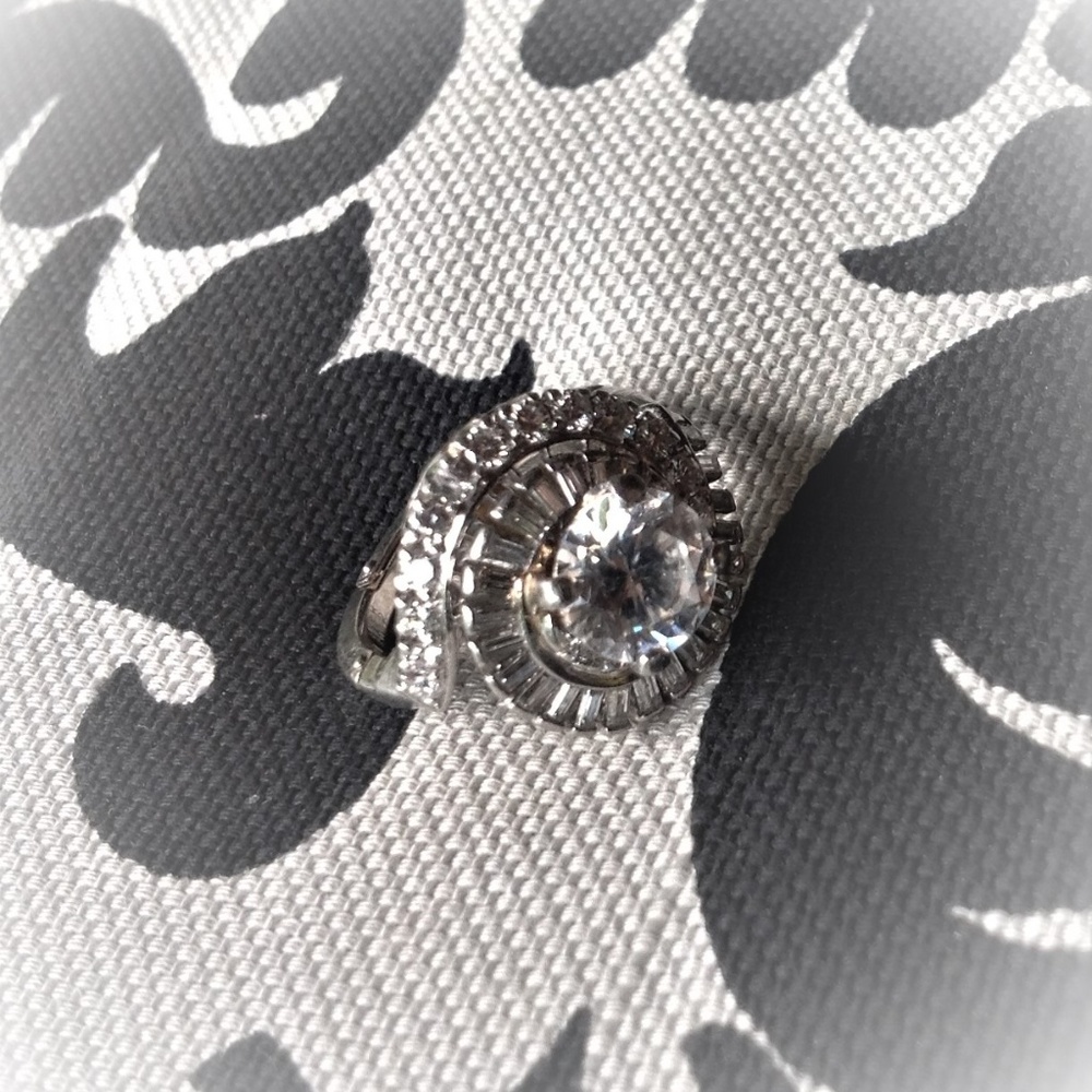 Vintage Platinum Swirl Design Ring